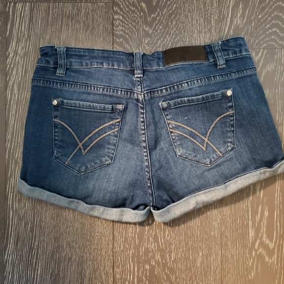 William Rast Jean Shorts sz 28 - Picture 2 of 3